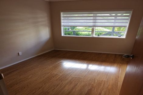 Photo of property in 10 Rook Place, Unsworth Heights, Auckland, 0632