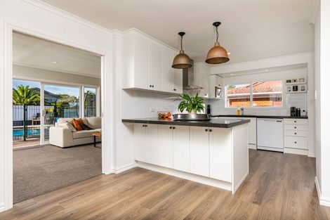 Photo of property in 49 Compton Street, Hillcrest, Auckland, 0627