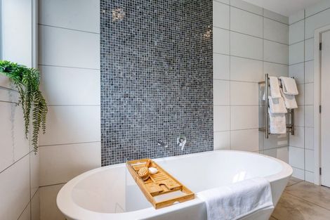 Photo of property in 128 Churchill Road, Rothesay Bay, Auckland, 0630