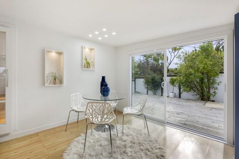 Photo of property in 25 Marsh Avenue, Forrest Hill, Auckland, 0620