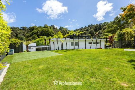 Photo of property in 6 Fendalton Crescent, Pinehaven, Upper Hutt, 5019