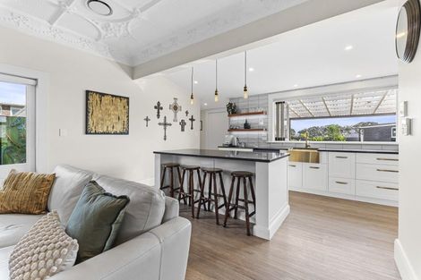 Photo of property in 244 Saint Aubyn Street, New Plymouth, 4310