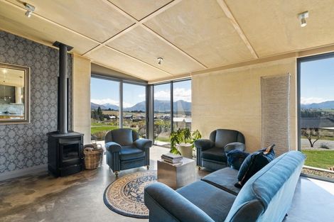 Photo of property in 7 Glenaray Crescent, Wanaka, 9305