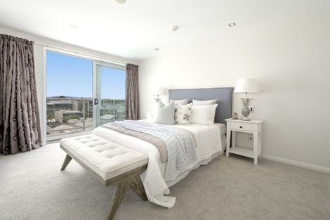 Photo of property in 72 Devonport Road, Tauranga, 3110