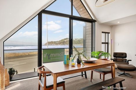 Photo of property in 32 Lyall Parade, Lyall Bay, Wellington, 6022