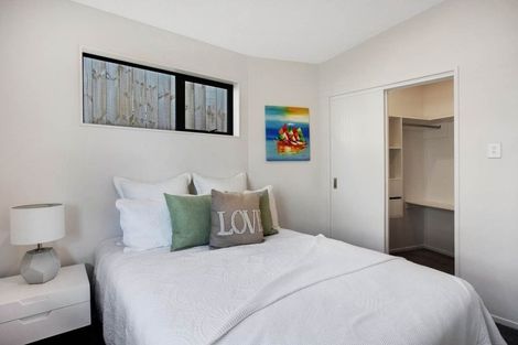 Photo of property in 129 Lancaster Road, Beach Haven, Auckland, 0626