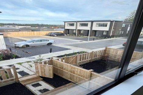 Photo of property in 3/86 Fred Taylor Drive, Westgate, Auckland, 0814