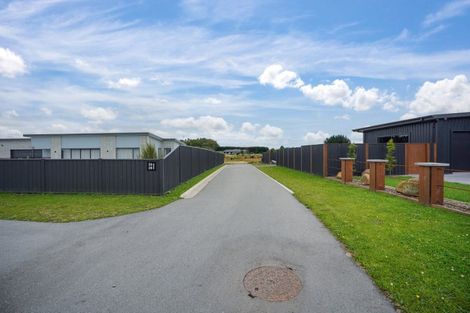 Photo of property in 28 Glenda Place, Seaward Bush, 9812