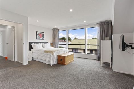 Photo of property in 10 Pyatt Place, Redwood, Christchurch, 8051