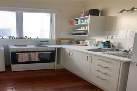 Photo of property in 6 Maratahu Street, Westown, New Plymouth, 4310