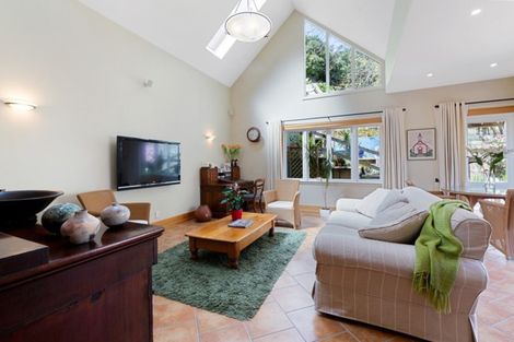 Photo of property in 210 Oriental Parade, Oriental Bay, Wellington, 6011