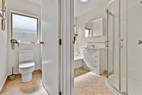 Photo of property in 21 Tonson Place, Weymouth, Auckland, 2103
