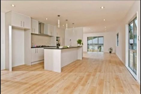 Photo of property in 98 Tiriwa Drive, Massey, Auckland, 0614
