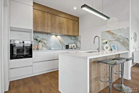 Photo of property in 15 Mara Way, Sunnyvale, Auckland, 0612