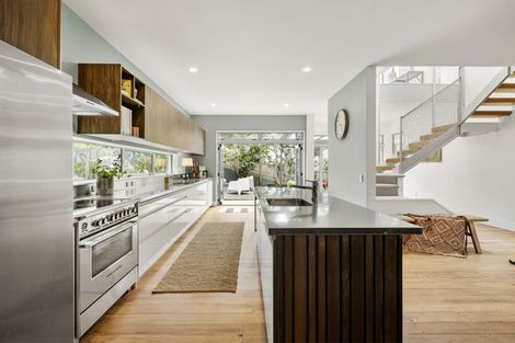 Photo of property in 26 Severn Street, Island Bay, Wellington, 6023