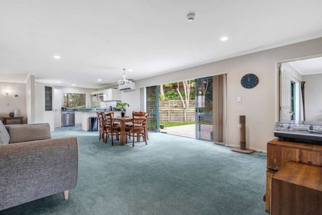 Photo of property in 30 Capricorn Place, Kawaha Point, Rotorua, 3010