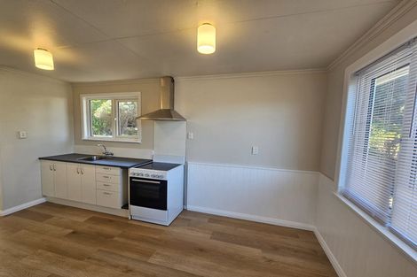 Photo of property in 5 Karewa Street, Castlecliff, Whanganui, 4501