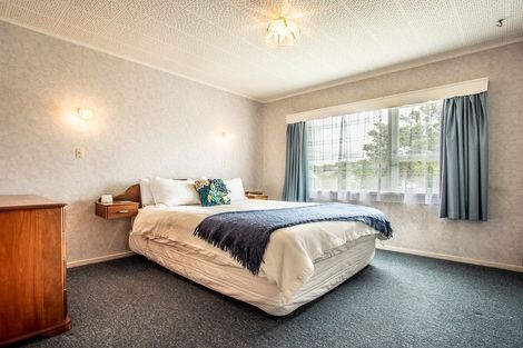 Photo of property in 14 Robert Street, Newlands, Wellington, 6037