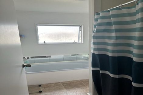 Photo of property in 2/22 Neptune Avenue, Beach Haven, Auckland, 0626