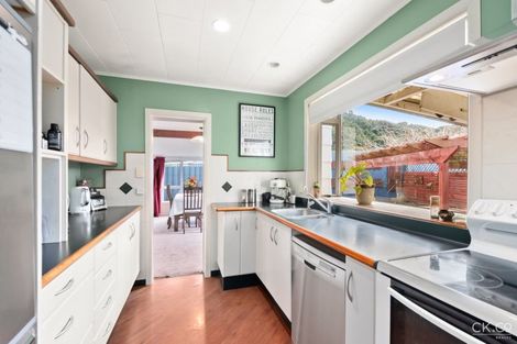 Photo of property in 22 Denver Grove, Totara Park, Upper Hutt, 5018