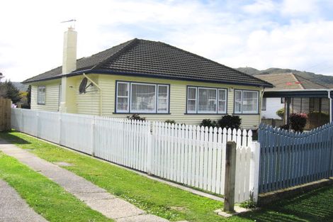 Photo of property in 21 Hinau Grove, Wainuiomata, Lower Hutt, 5014