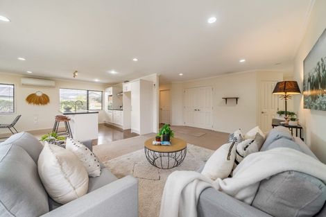 Photo of property in 48 Sunstone Crescent, Brown Owl, Upper Hutt, 5018