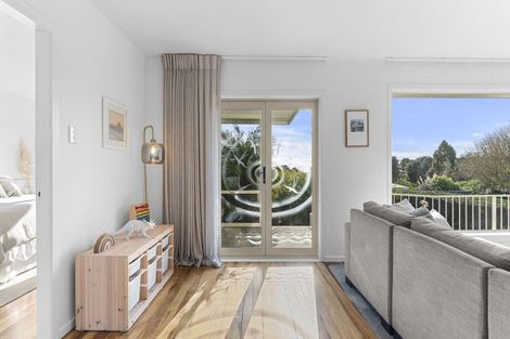 Photo of property in 37 Mcfarlane Street, Oakura, 4314