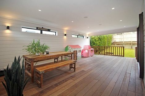 Photo of property in 30 Corunna Road, Milford, Auckland, 0620