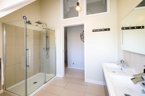 Photo of property in 105 James Cook Street, Havelock North, 4130