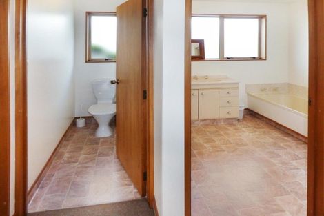 Photo of property in 267a Lake Terrace Road, Shirley, Christchurch, 8061