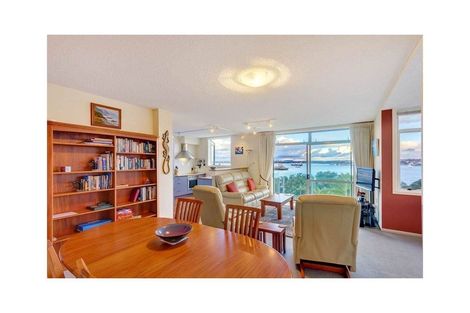 Photo of property in 5/25 Stanley Point Road, Stanley Point, Auckland, 0624