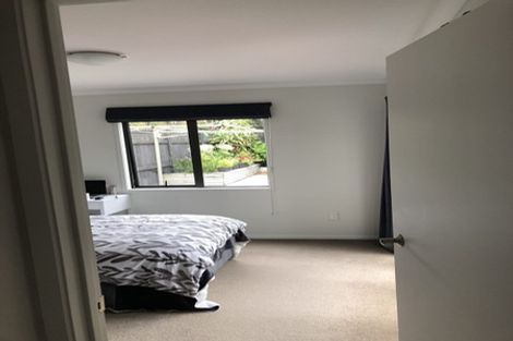 Photo of property in 52 Provence Esplanade, Te Atatu Peninsula, Auckland, 0610