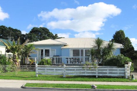 Photo of property in 2/25 The Esplanade, Eastern Beach, Auckland, 2012