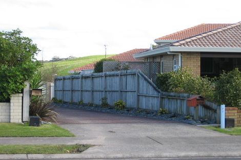 Photo of property in 156 Lakeside Drive, Orewa, 0931