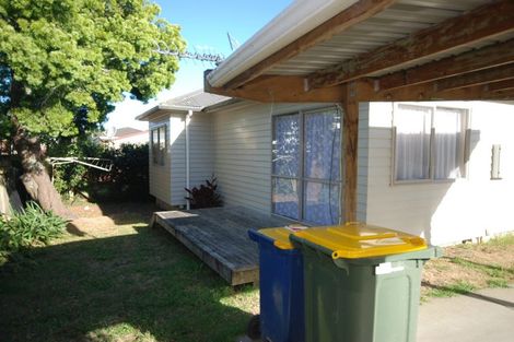 Photo of property in 11 Helleur Road, Massey, Auckland, 0614