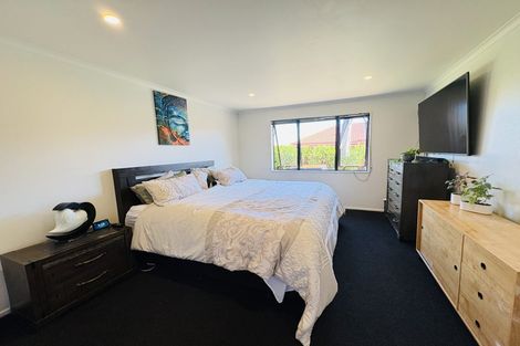 Photo of property in 68 Branigan Parade, Kelvin Grove, Palmerston North, 4414