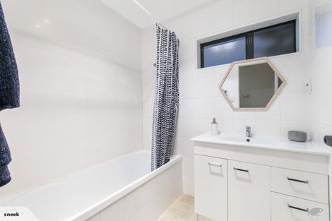 Photo of property in 2/15 Miro Road, Mangere Bridge, Auckland, 2022