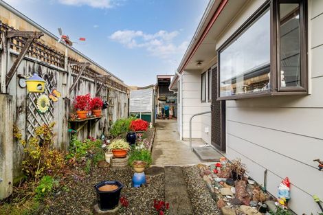 Photo of property in 1 Pinedale Parade, Milson, Palmerston North, 4414