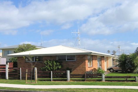Photo of property in 2 Taupo Avenue, Mount Maunganui, 3116