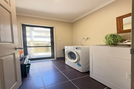Photo of property in 27a Willerton Avenue, New Lynn, Auckland, 0600
