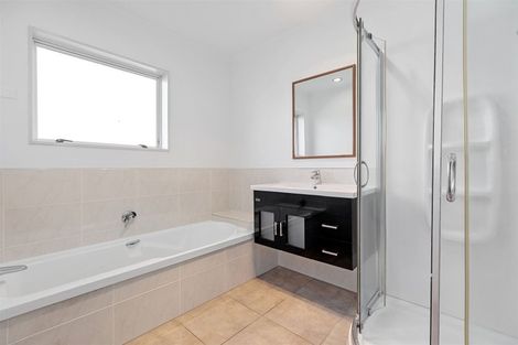 Photo of property in 2 The Green, Mount Maunganui, 3116