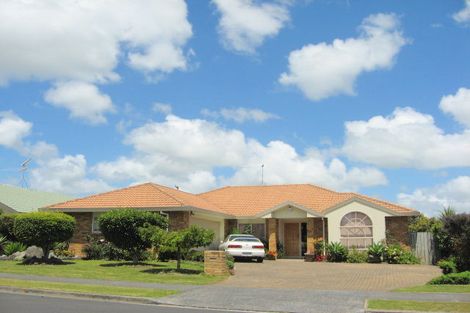 Photo of property in 8 Longford Park Drive, Takanini, 2112
