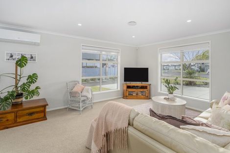 Photo of property in 17 Mermaid Place, Whitianga, 3510