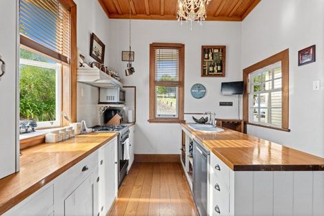 Photo of property in 23a Shakespear Road, Army Bay, Whangaparaoa, 0930