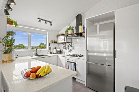 Photo of property in 9 Archers Road, Hillcrest, Auckland, 0629
