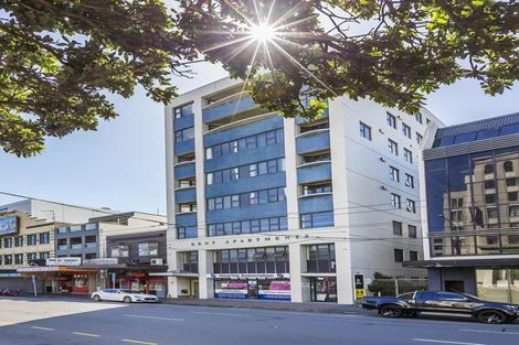Photo of property in 17 Kent Terrace - Kent Apartments, 5e/16 Kent Terrace, Mount Victoria, Wellington, 6011