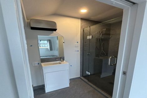 Photo of property in 2/39 Dale Crescent, Pakuranga, Auckland, 2010