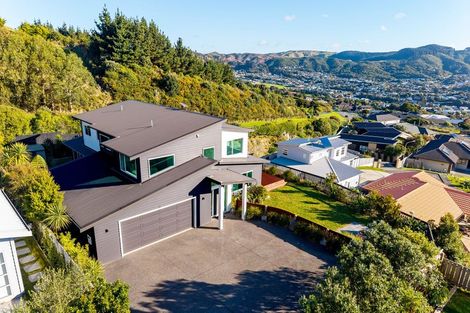 Photo of property in 26 Kilkelly Close, Tawa, Wellington, 5028