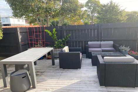 Photo of property in 7 Porter Avenue, Te Atatu South, Auckland, 0610