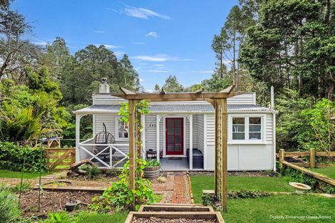 Photo of property in 43 Kauri Point Road, Laingholm, Auckland, 0604
